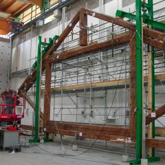 Test on an ancient (~1830) queen-post truss re-assembled in the Laboratory (25,5 m lenght)